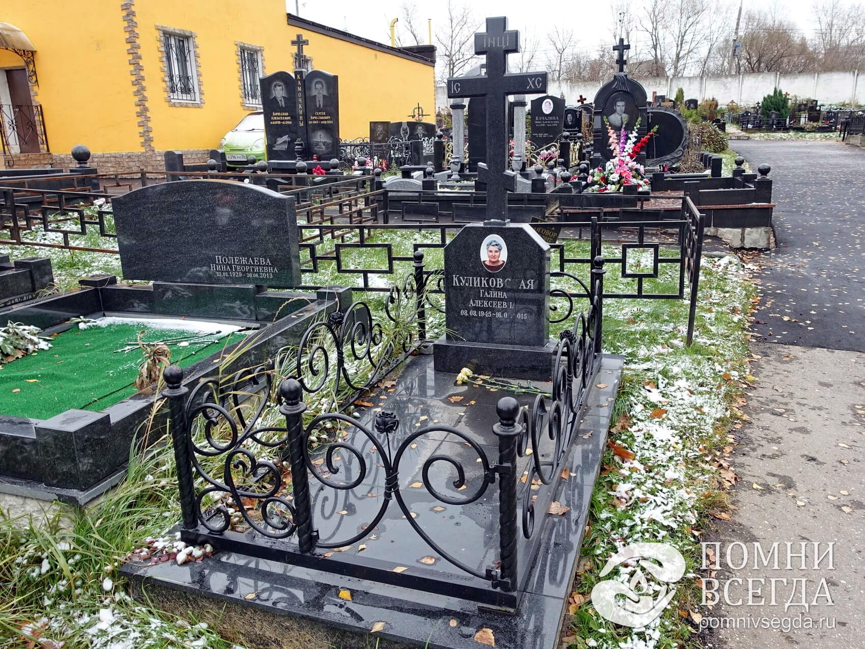 Простой памятник в православном стиле